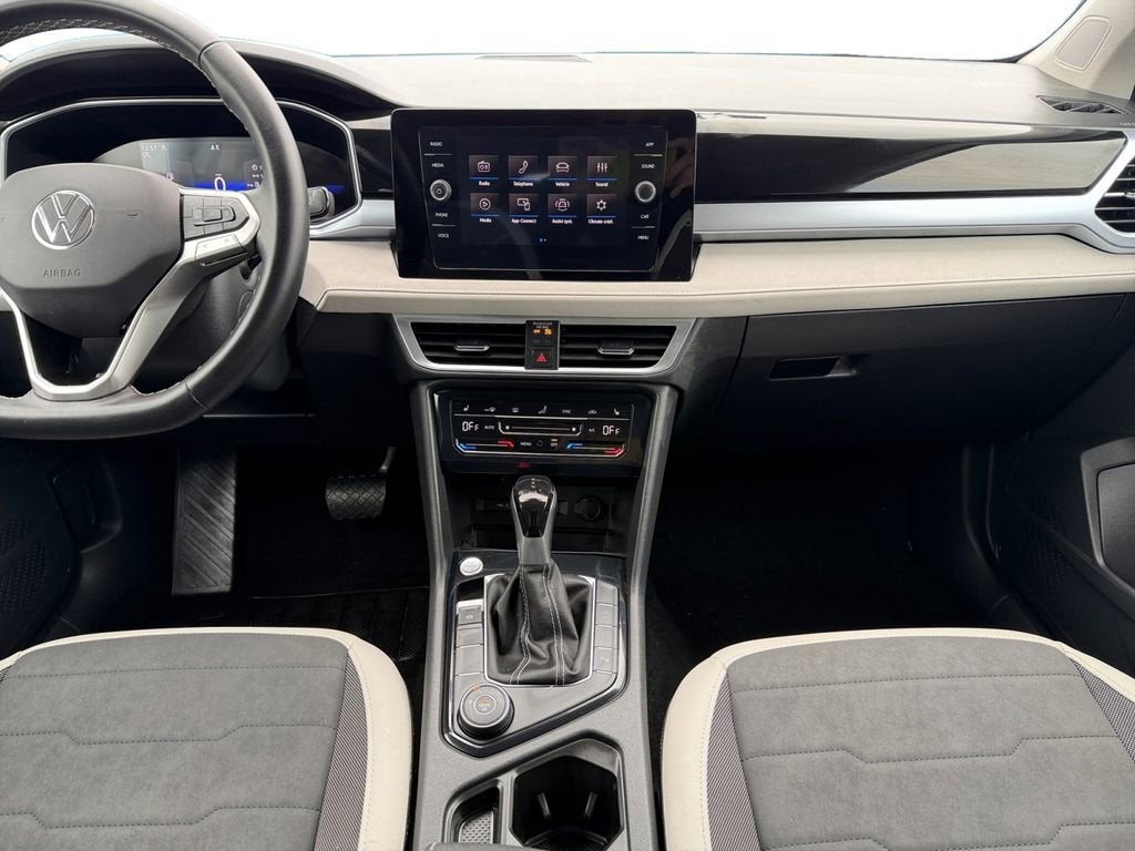 2025 Volkswagen Taos SE