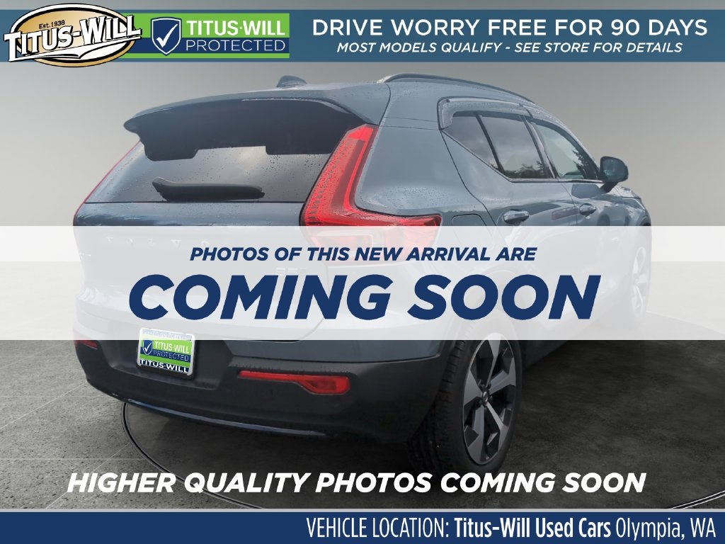 2023 Volvo XC40 B5 Plus Dark Theme