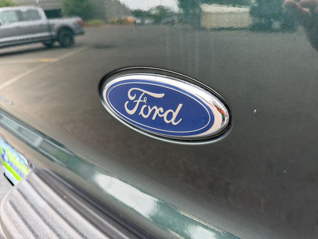2003 Ford Excursion XLT 137 WB