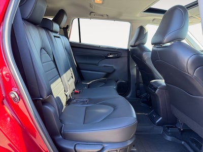 2022 Toyota Highlander Hybrid XLE