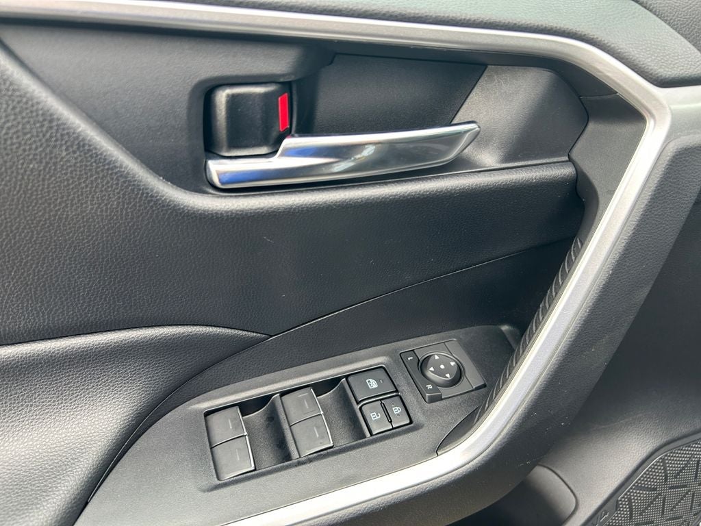 2022 Toyota RAV4 HYBRID SE