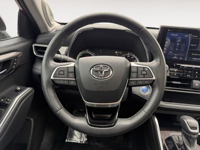 2022 Toyota Highlander Hybrid Platinum