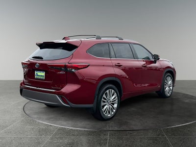2022 Toyota Highlander Hybrid Platinum