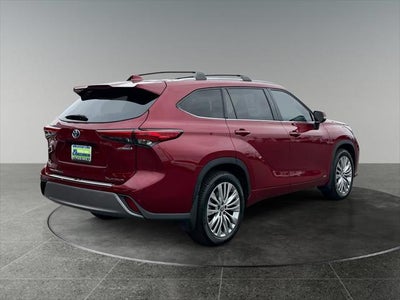2022 Toyota Highlander Hybrid Platinum