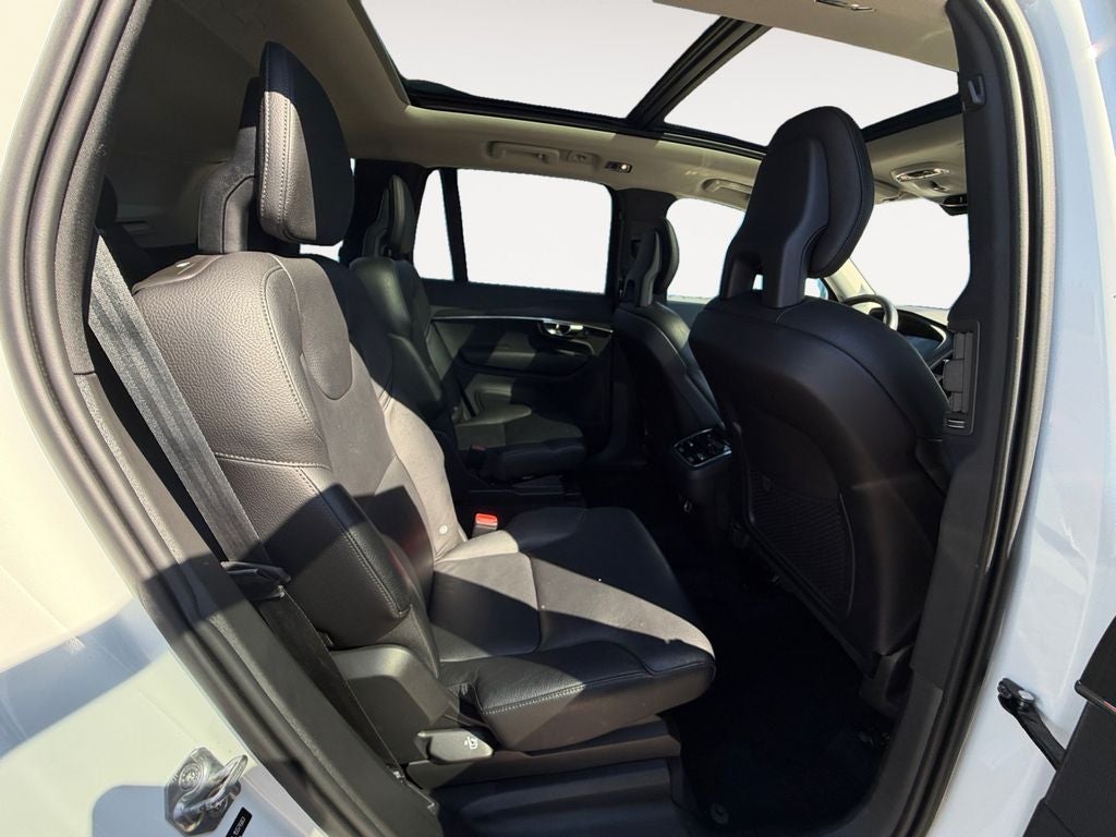 2020 Volvo XC90 T6 Momentum
