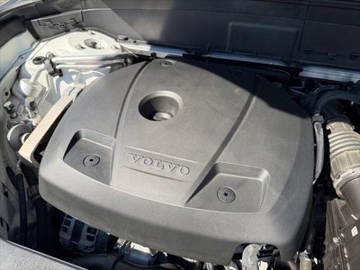 2020 Volvo XC90 T6 Momentum