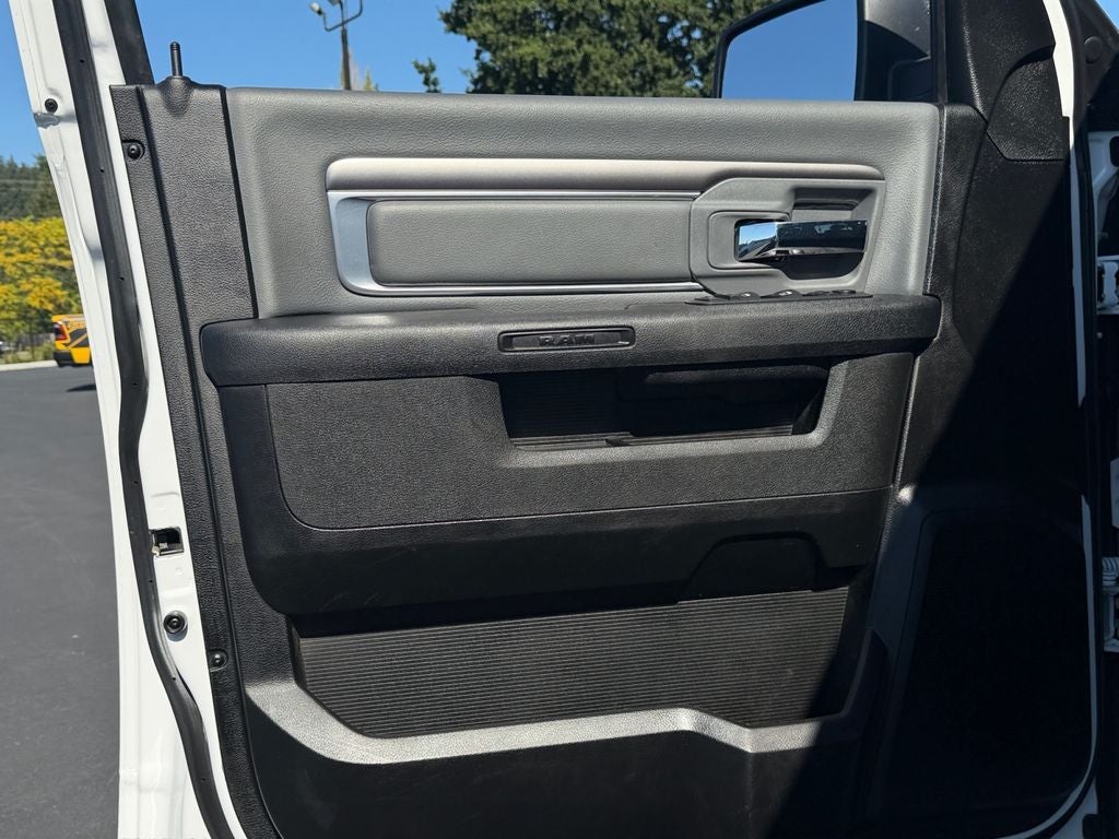 2023 RAM 1500 Classic Base