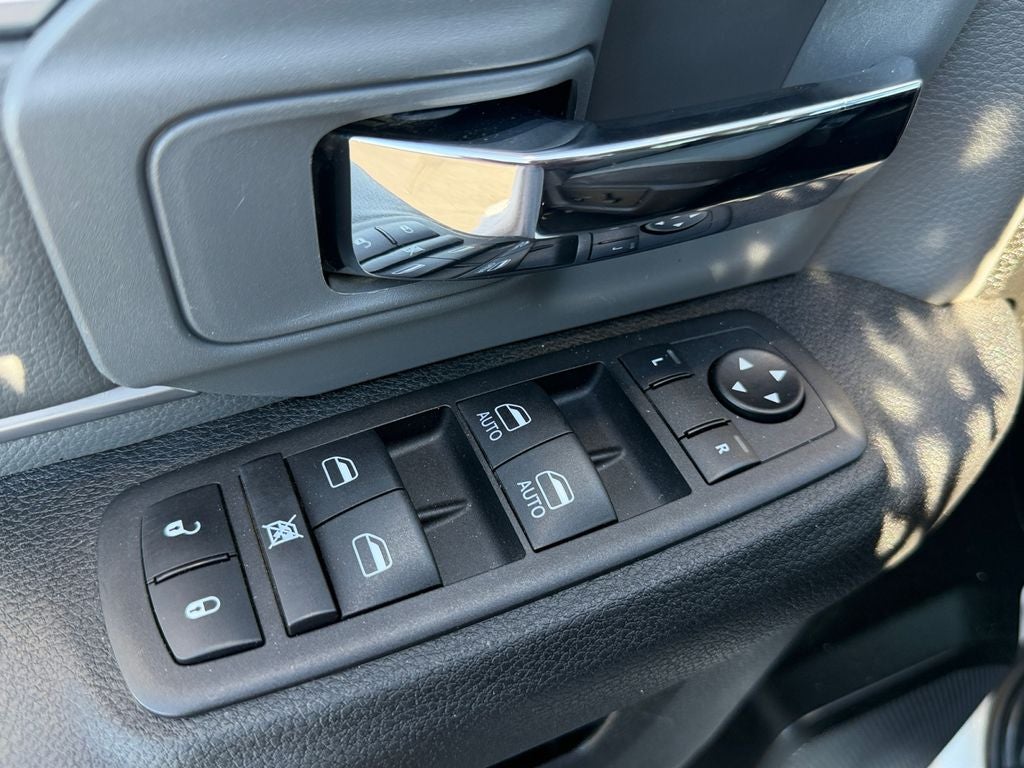 2023 RAM 1500 Classic Base