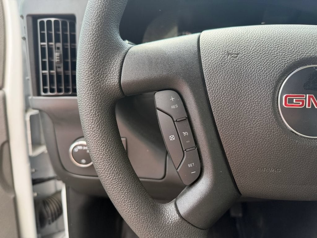 2025 GMC Savana Cutaway 3500 1WT