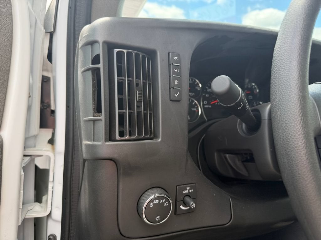 2025 GMC Savana Cutaway 3500 1WT