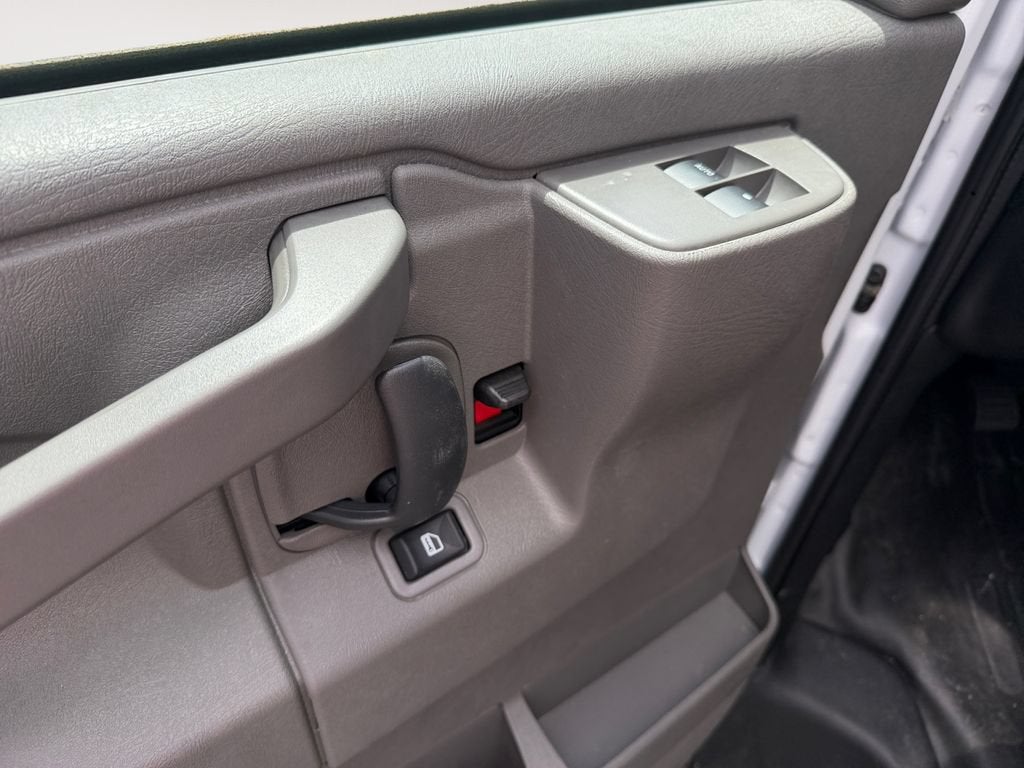 2025 GMC Savana Cutaway 3500 1WT