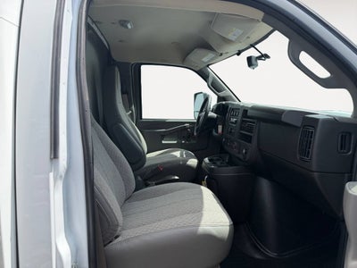 2025 GMC Savana Cutaway 3500 1WT