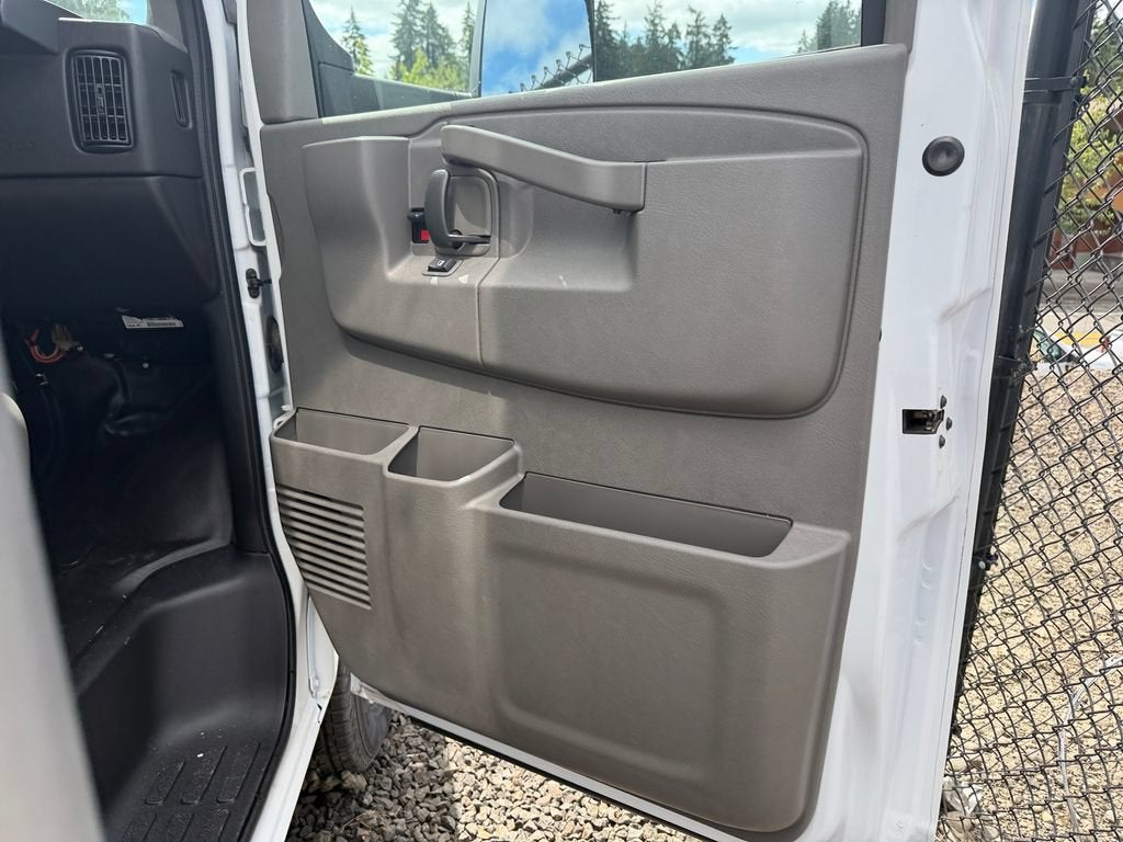 2025 GMC Savana Cutaway 3500 1WT