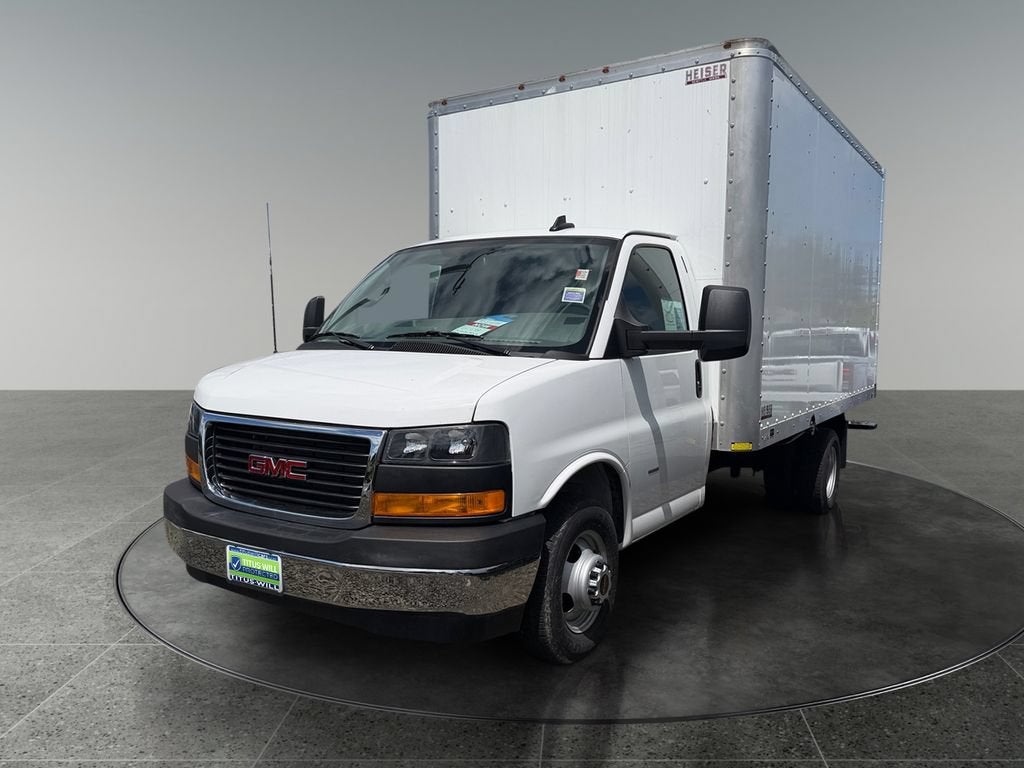 2025 GMC Savana Cutaway 3500 1WT