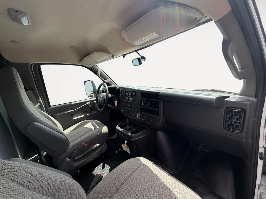 2025 GMC Savana Cutaway 3500 1WT