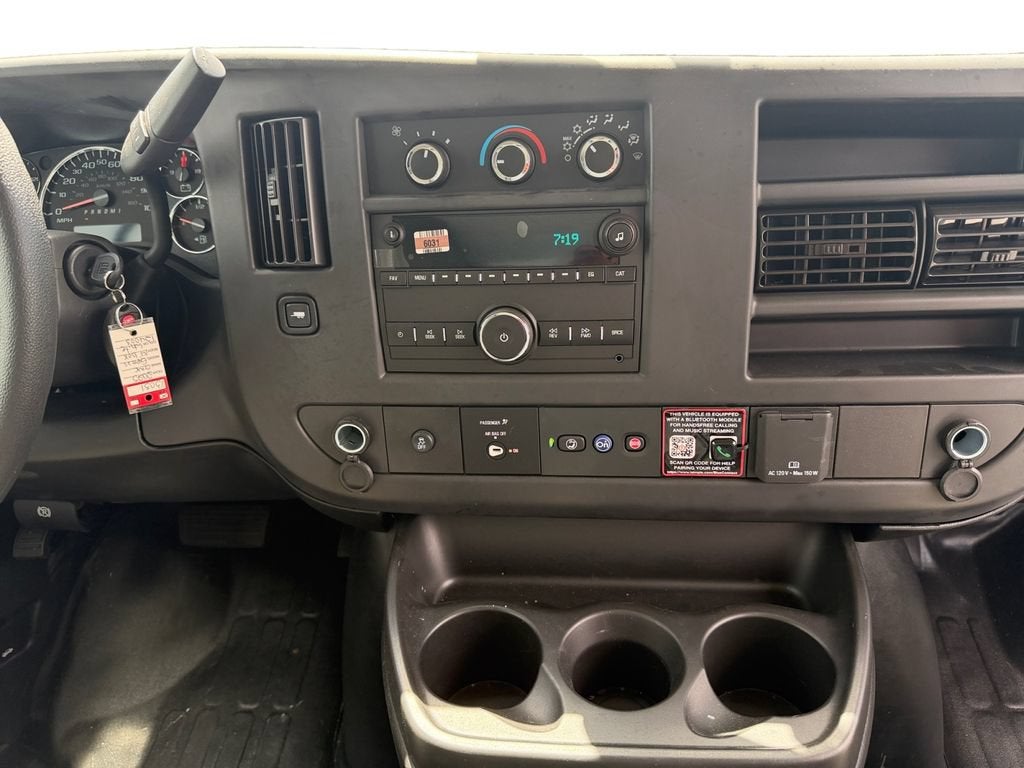 2025 GMC Savana Cutaway 3500 1WT