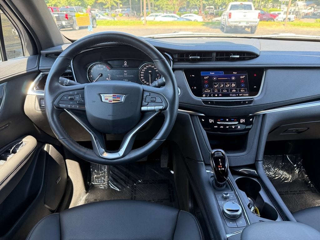 2025 Cadillac XT6 Luxury