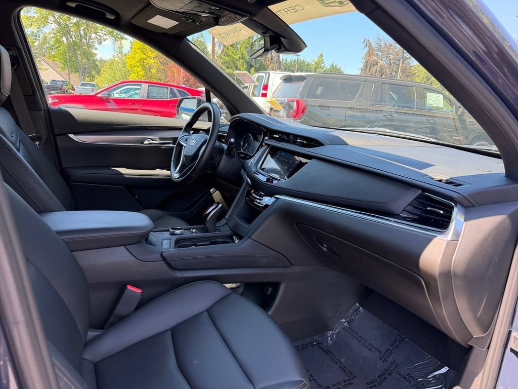 2025 Cadillac XT6 Luxury