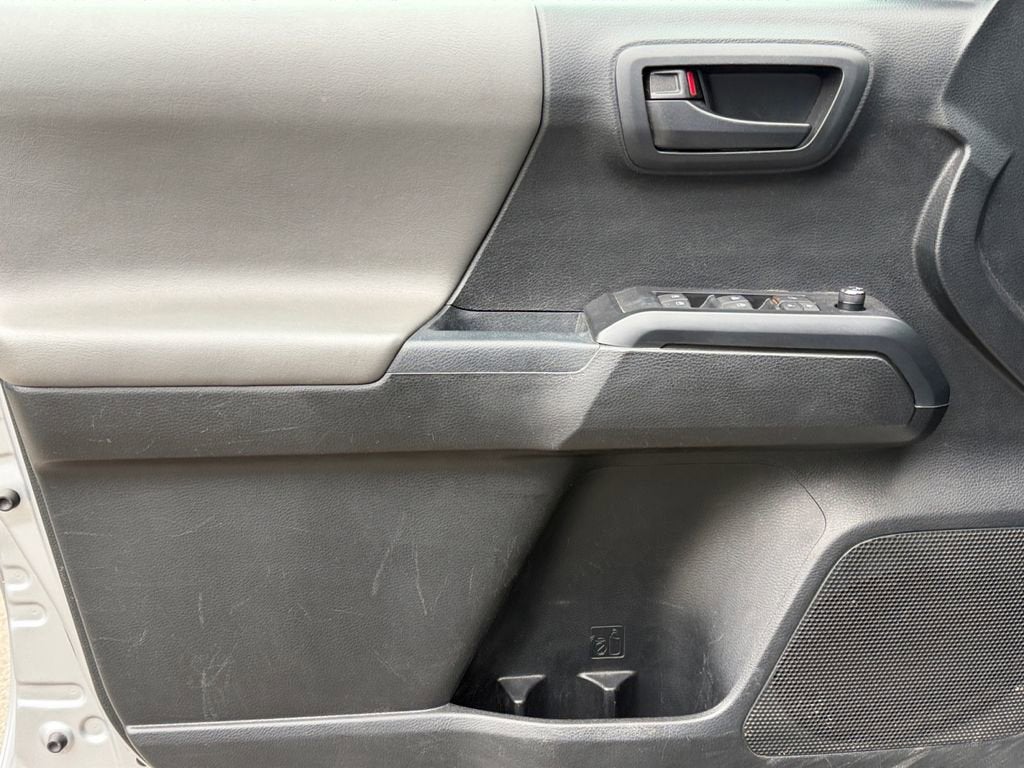 2017 Toyota Tacoma SR V6